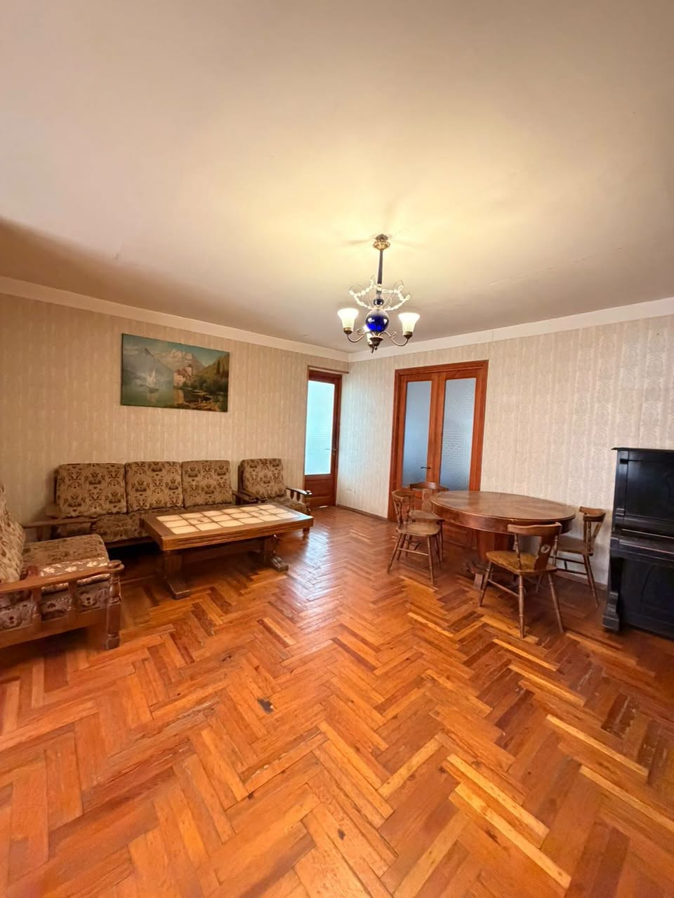 Продается 5-комнатная квартира, Тбилиси — $140,000
