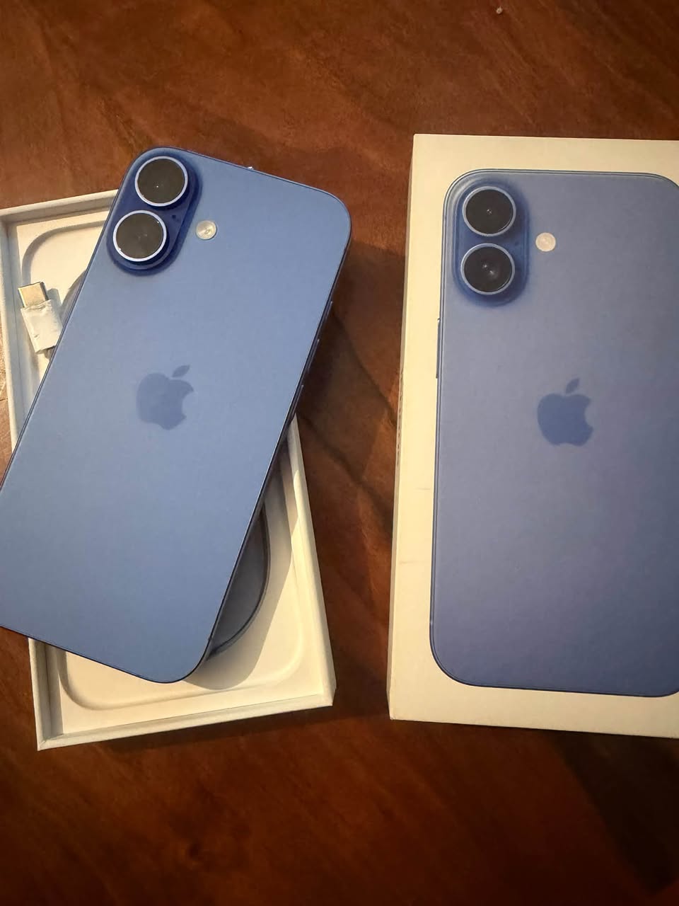 iPhone 16 128GB, 85% battery