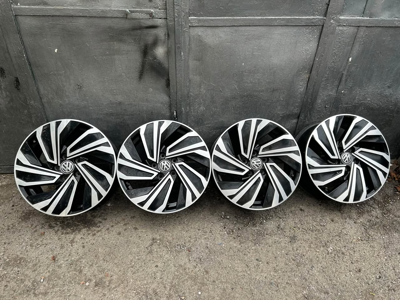 იყიდება 5.112 R17-R16 უსვარკები უკრასკები ტელ