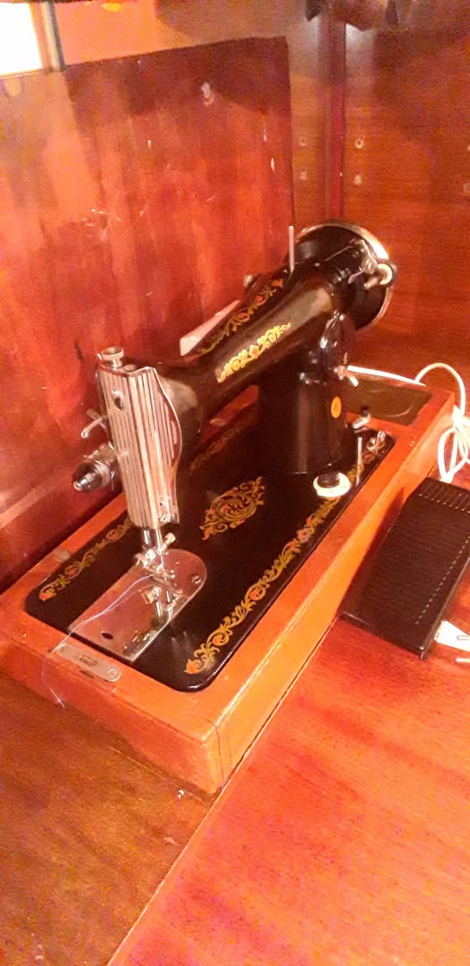 Podolsk-2M electric sewing machine