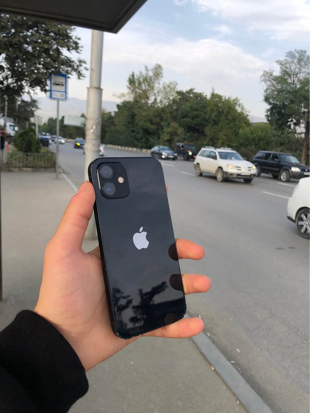 iPhone 12 იდეალური მდგომარეობაშია 81% ორიგინალი