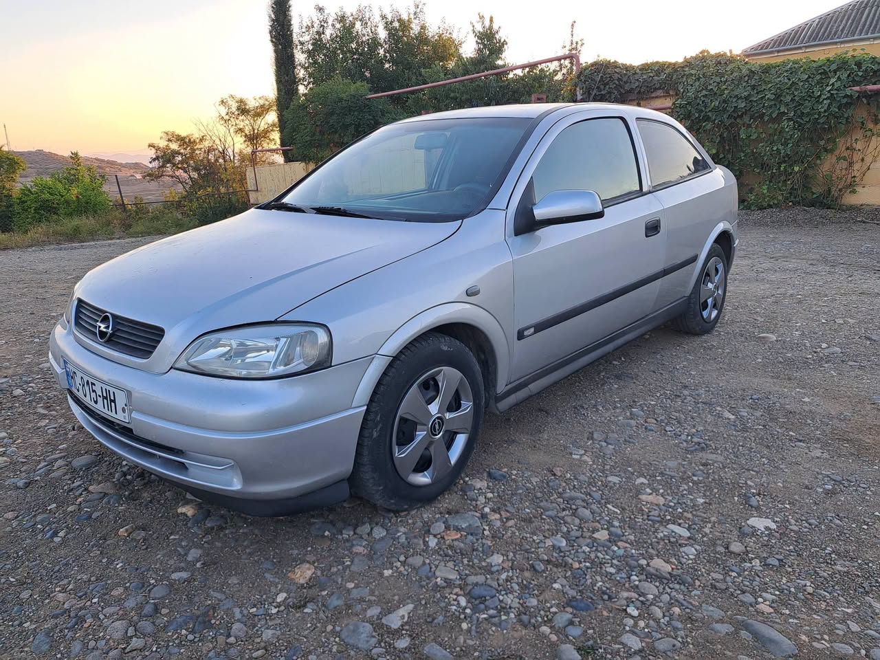 Автомобиль 2000