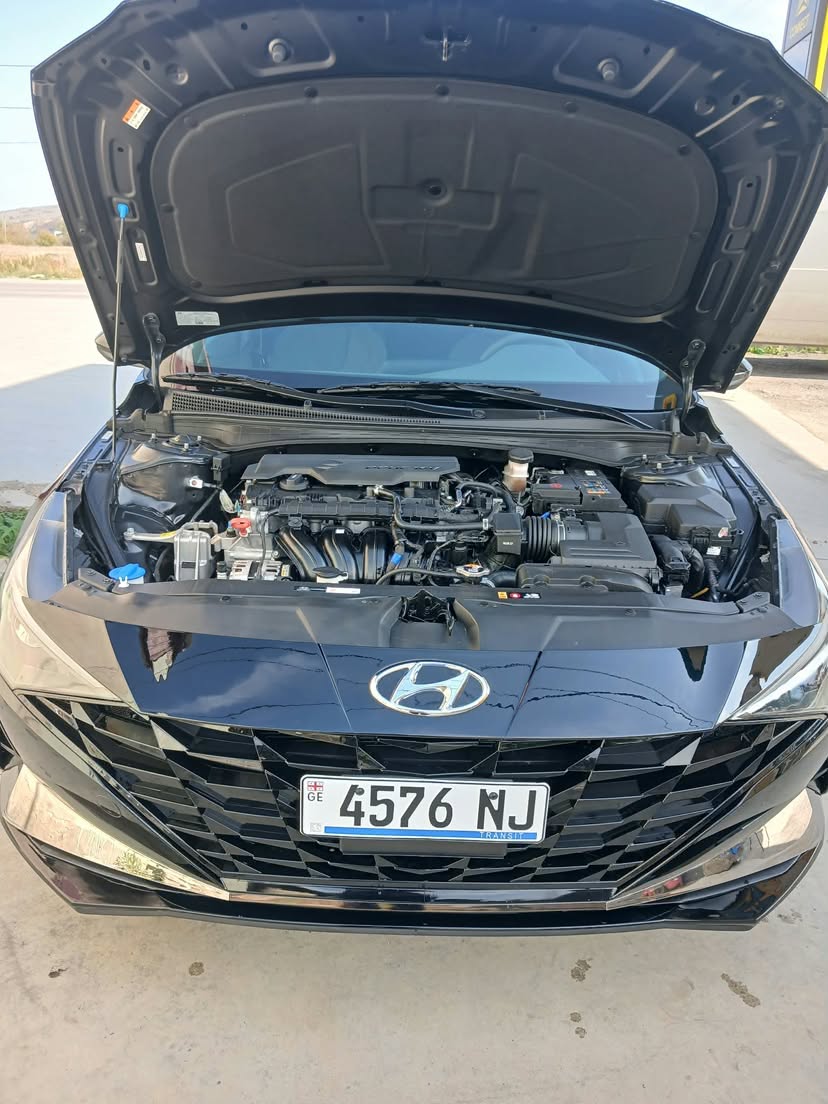 Hyundai Elantra 2023 — 10,500$