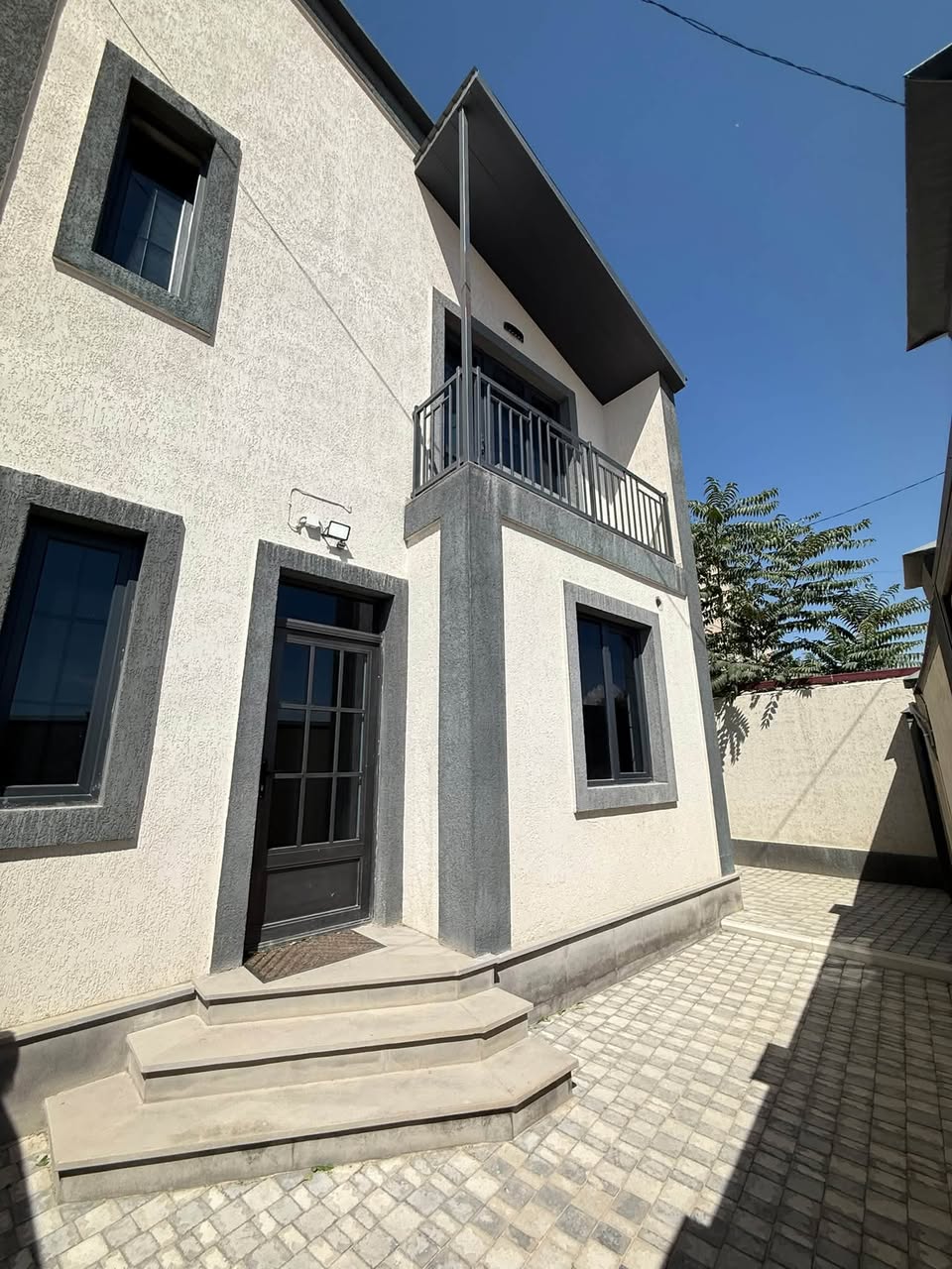 სახლი, ერევან — $215,000