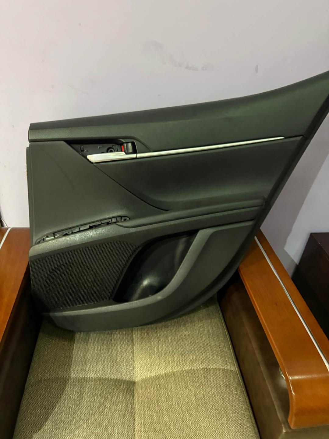 Toyota Camry კარების პლასტმასები XLE/SE