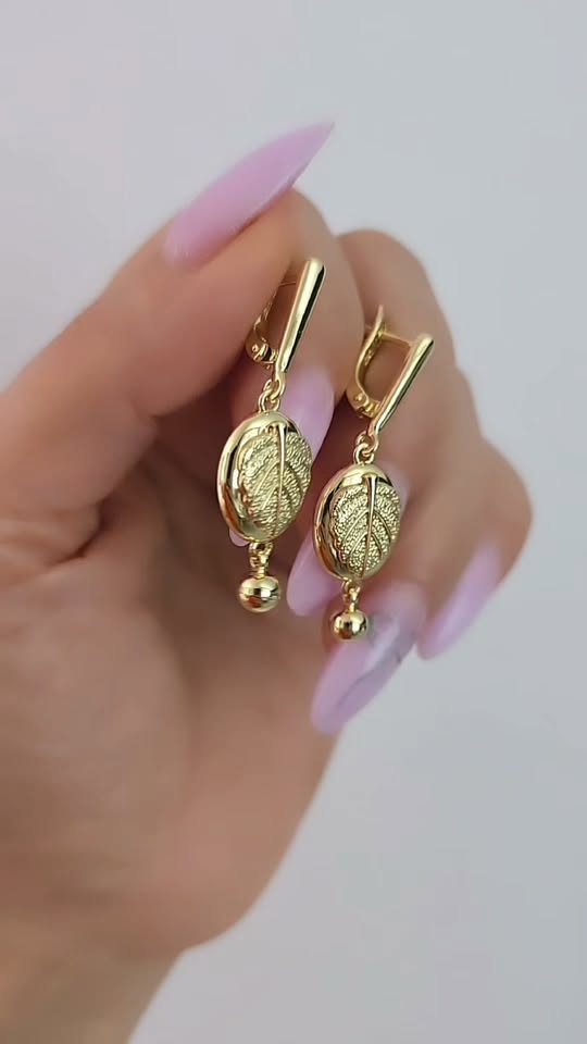 Gold-plated drop earrings, premium quality