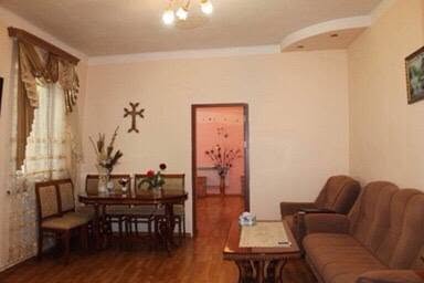 House, Yerevan — 250,000 ֏