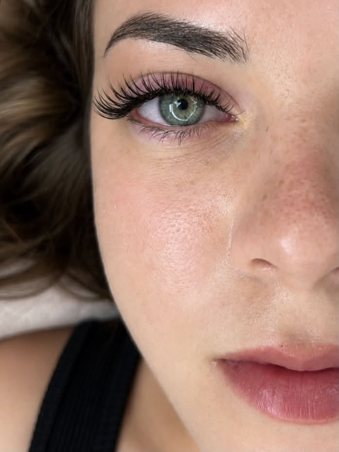Lash build-up, wet look effect