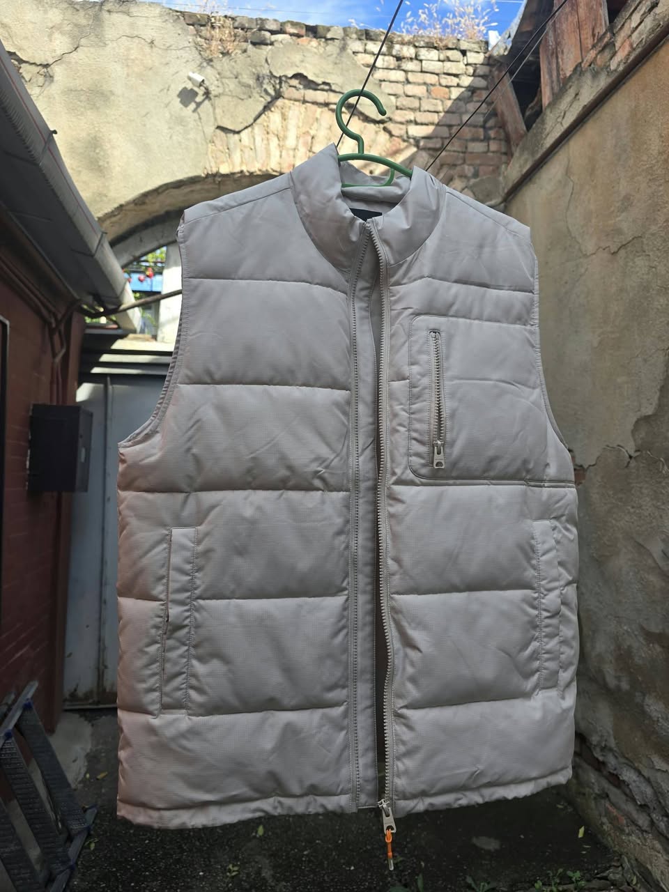 Men's puffer vest, size L