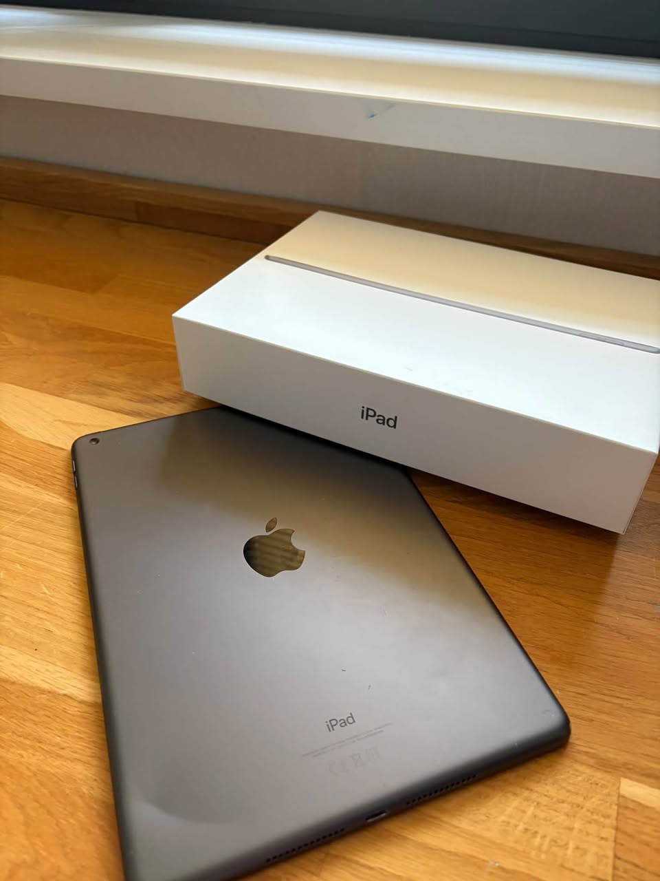 iPad 9th gen 64GB, minor bend