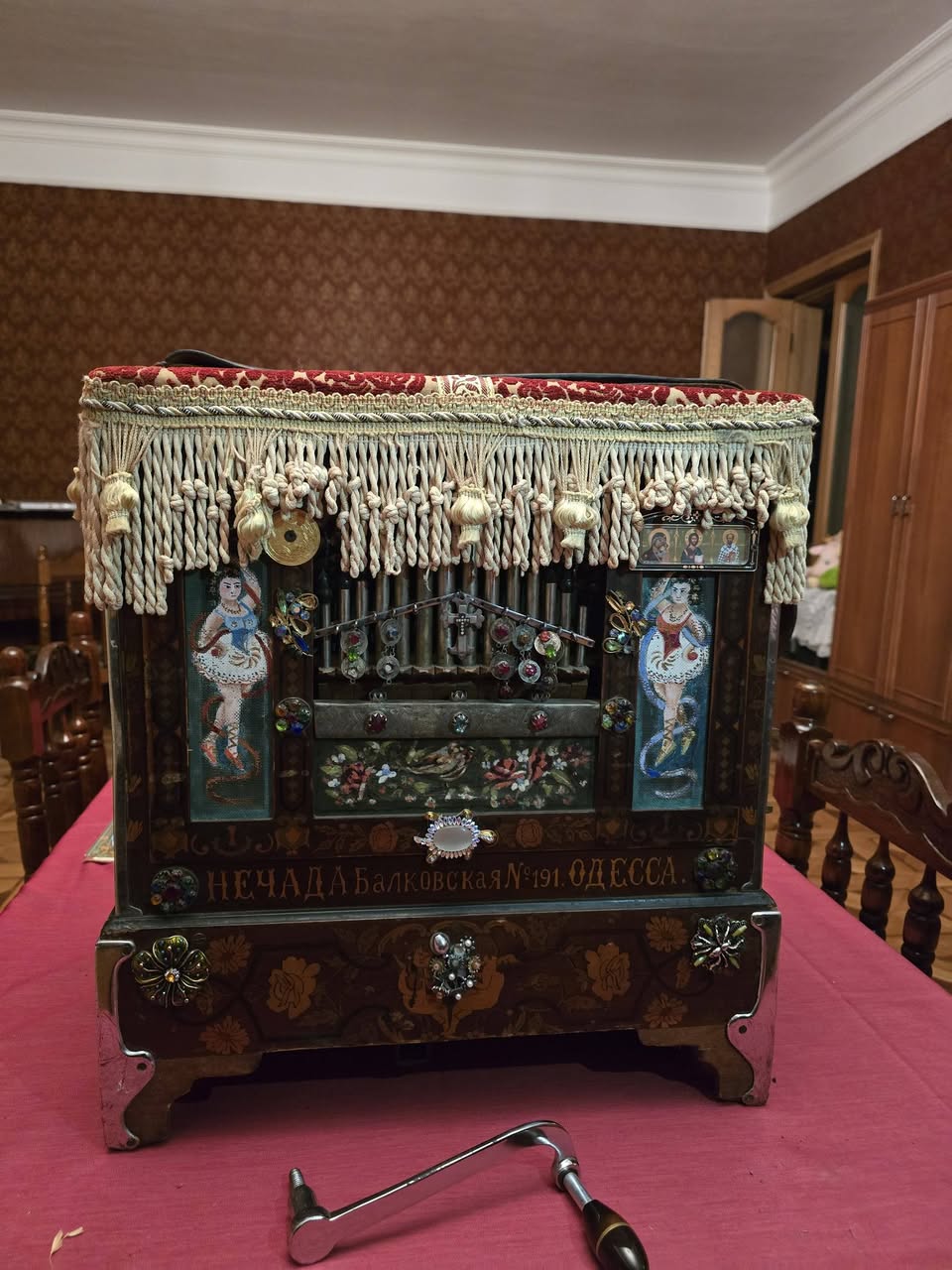 Antique mechanical organ, 1911