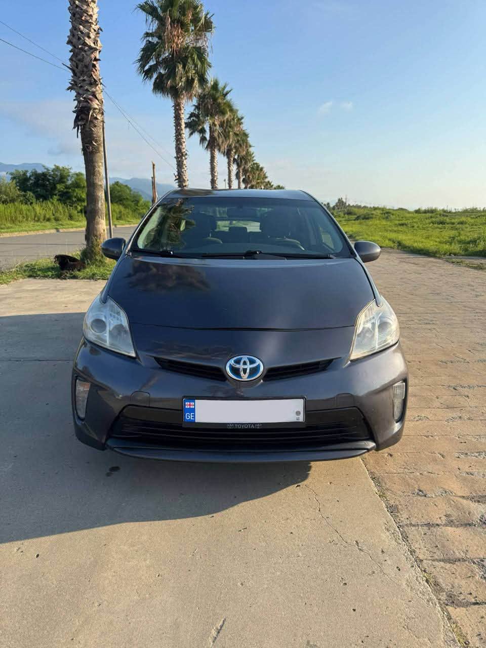 Toyota Prius 2012 — 5,300$