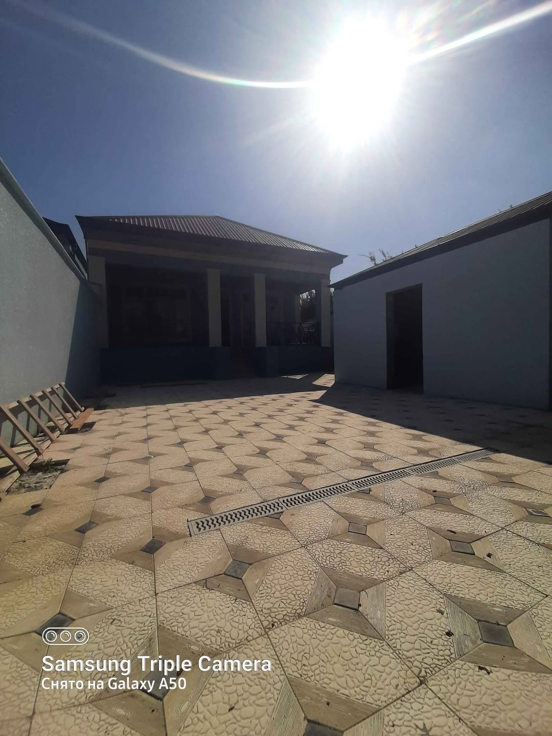 Həyat evi, Bakı - 100,000 MANAT