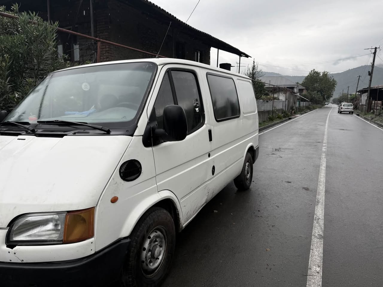 Satılık! 2.5 turbo. 1999 modeli. Detaylı bilgi için iletişime geçiniz.