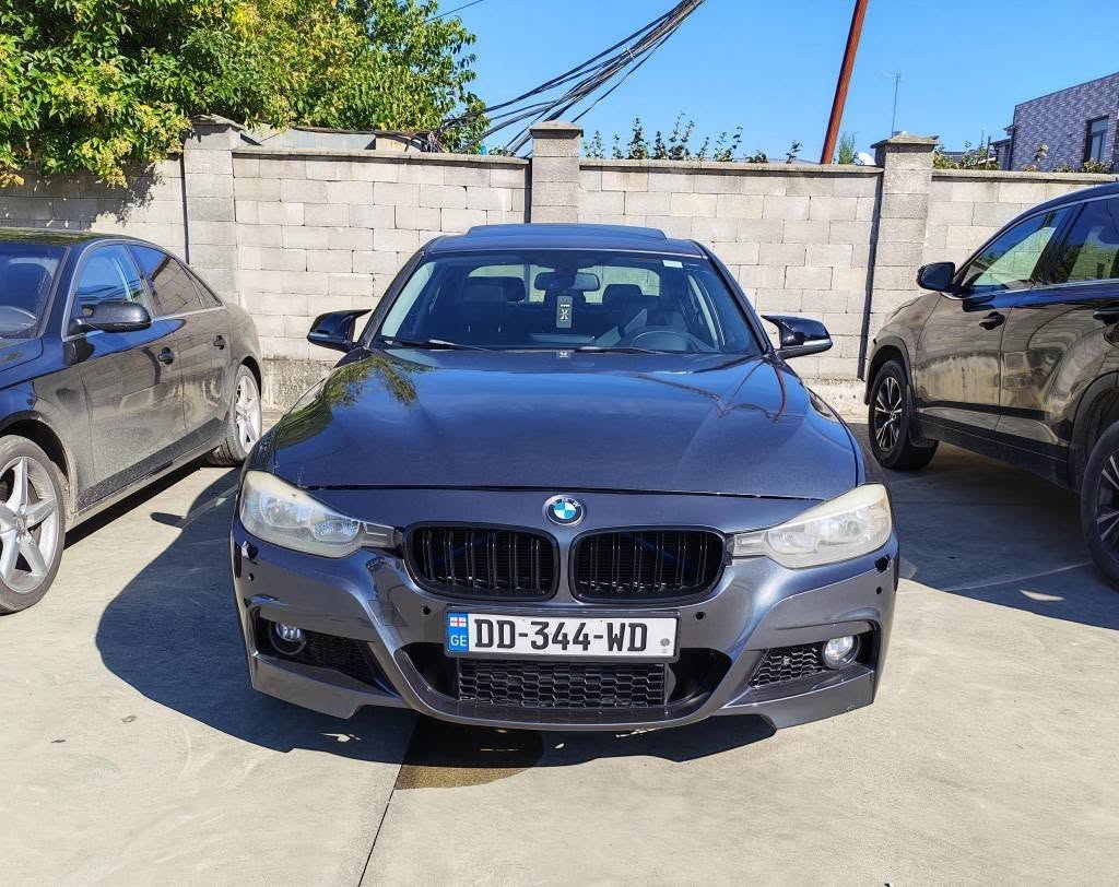Hava yastığı açilmamış, kiçik zədələrlə. Arxa