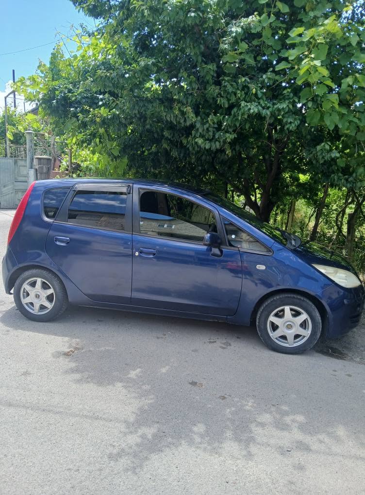 2003 modeli otomobil 2200 dolar
