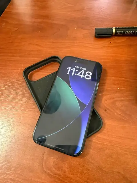 iPhone 17ear E sim продается срочно за 2000