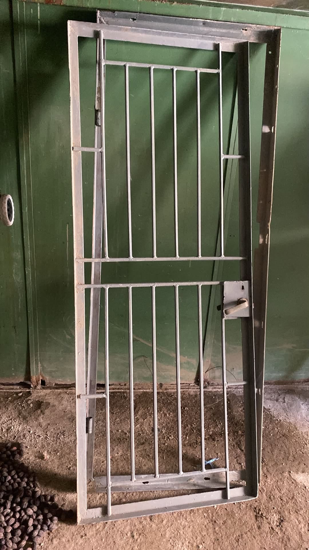 Metal gate hinge, 2.5 m × 80 cm