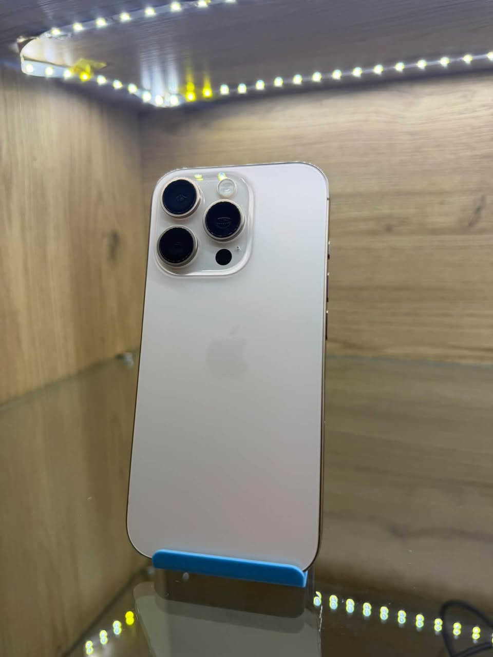 iPhone 16 Pro (256 GB) 1950 dolara satılır