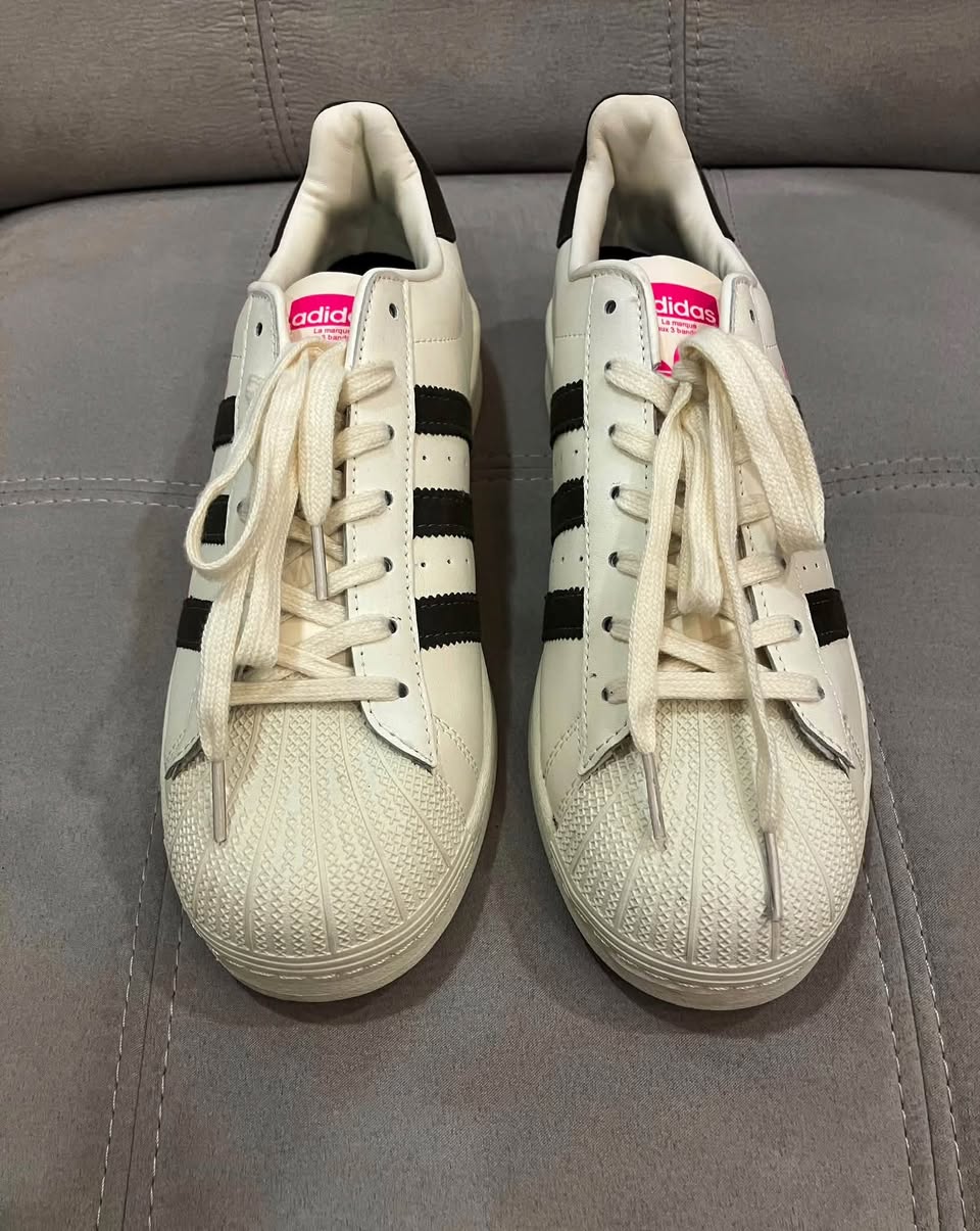 Adidas Superstar yeni, kutusundan çıkmamış, İspanya'dan gönderiliyor,