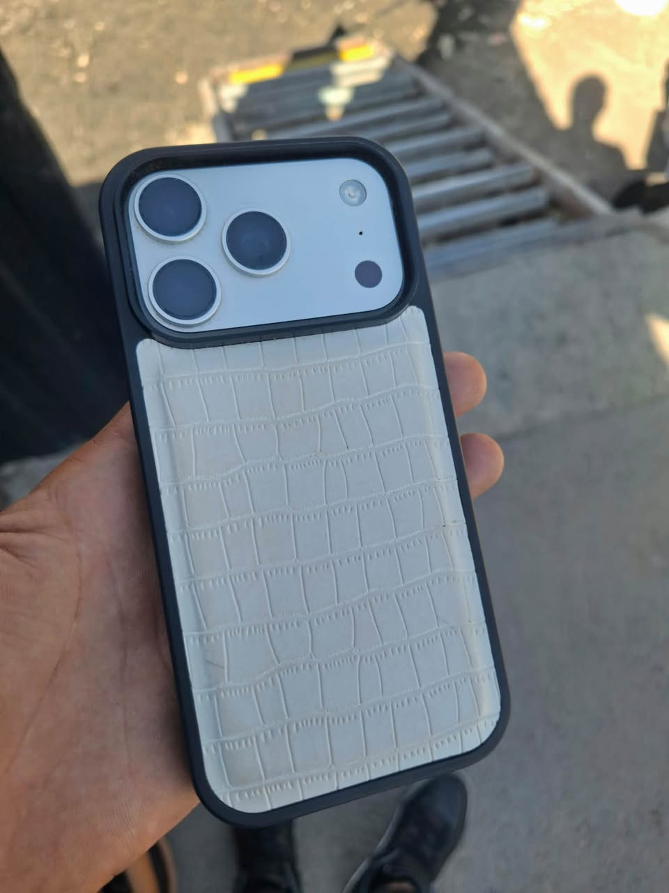 🍏 Apple 17Pro Արծաթագույն Լավ Վիճակ