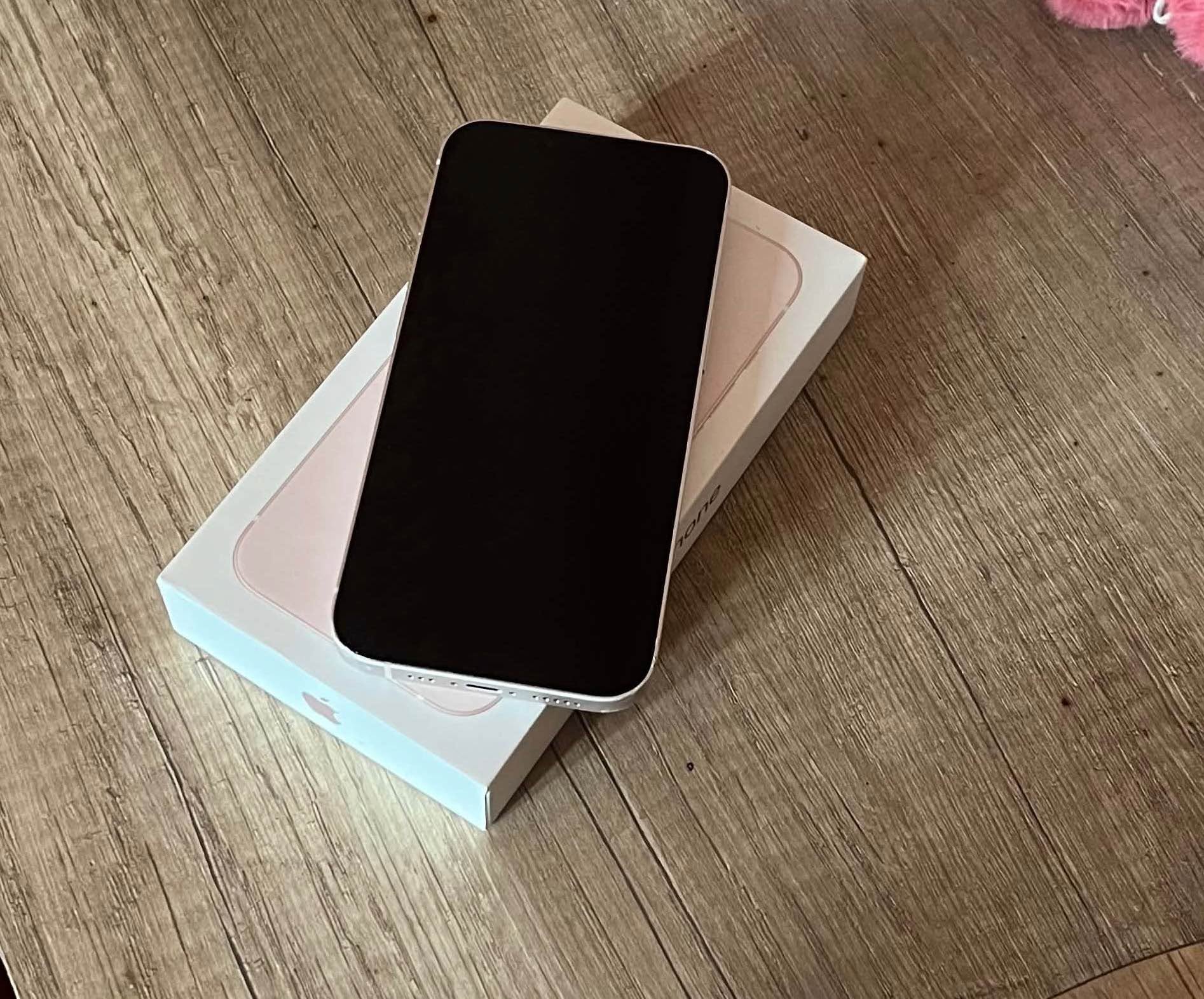 ✅ iPhone 13 kutusu açılmamış olarak 580₾'ye satılık