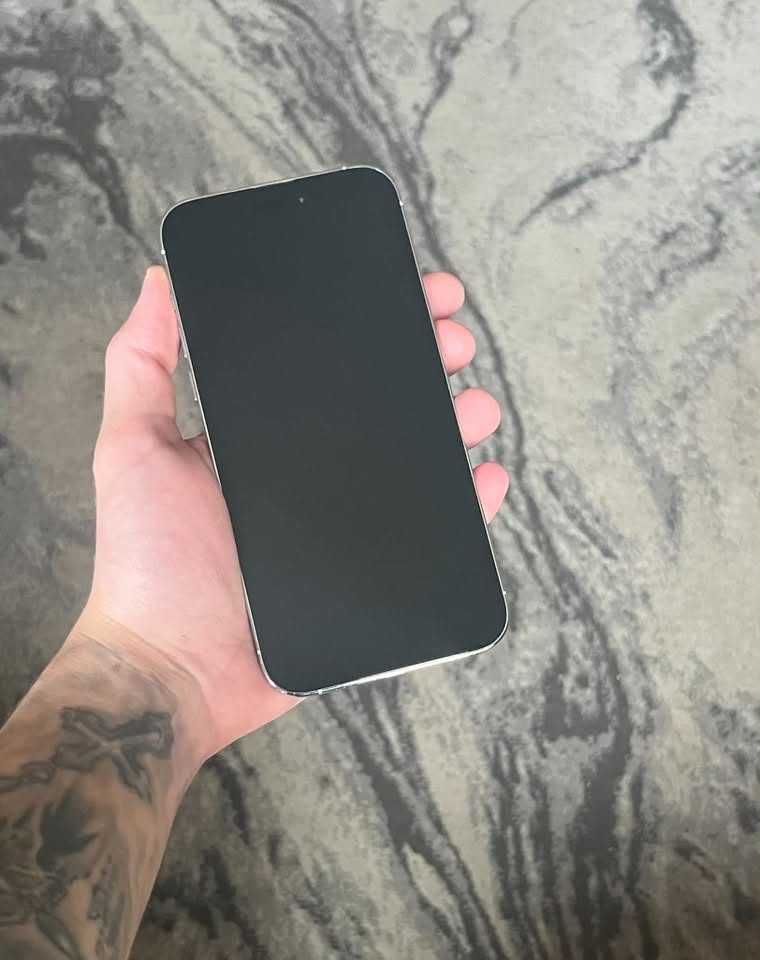 ✅ iPhone 14 Pro Max satılır — 1,400₾