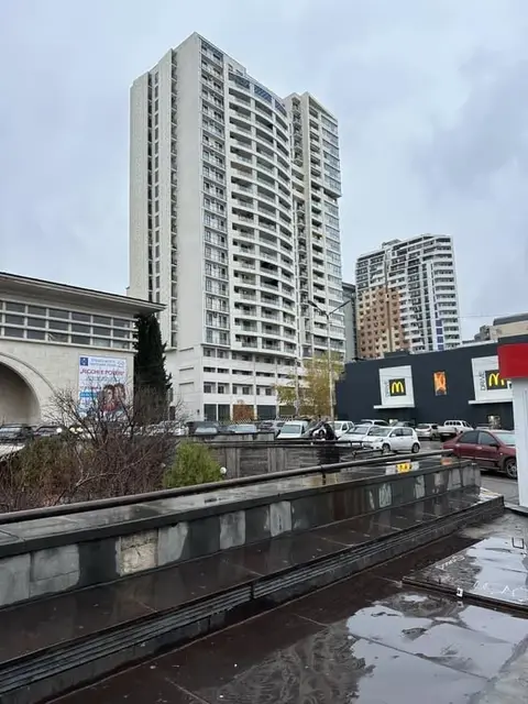 G UNIVERSAL გთავაზობთ ბინებისა და სახლების