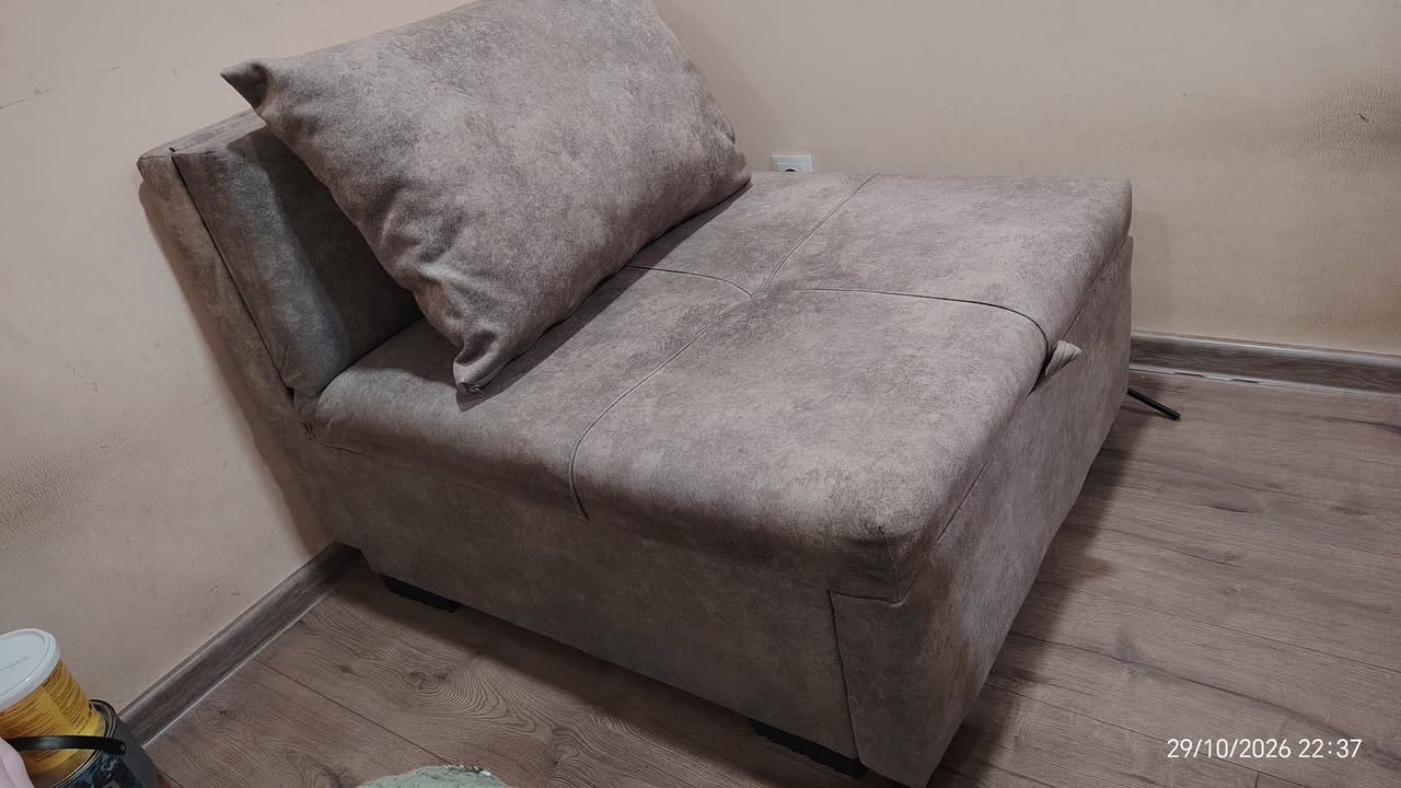 İkinci el açılabilir kanepe. Ölçüler: 0..250 cm