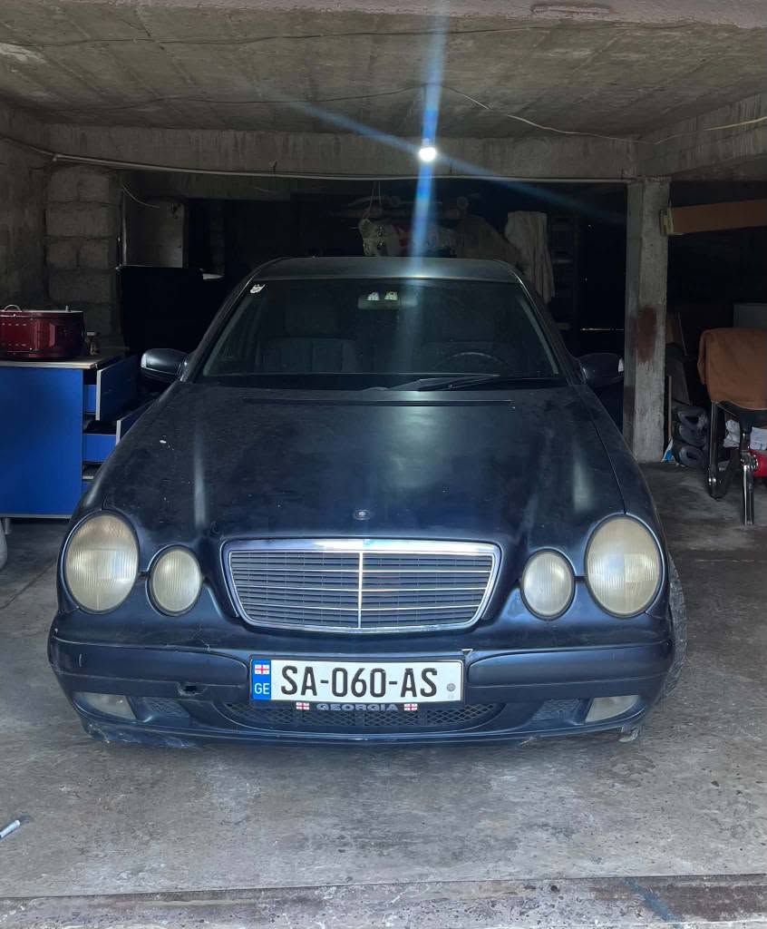 Mercedes with round shields 2.2 CD engine