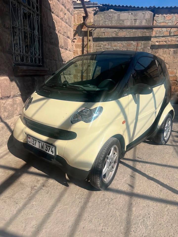 Smart Fortwo 2003 — 700,000 manat