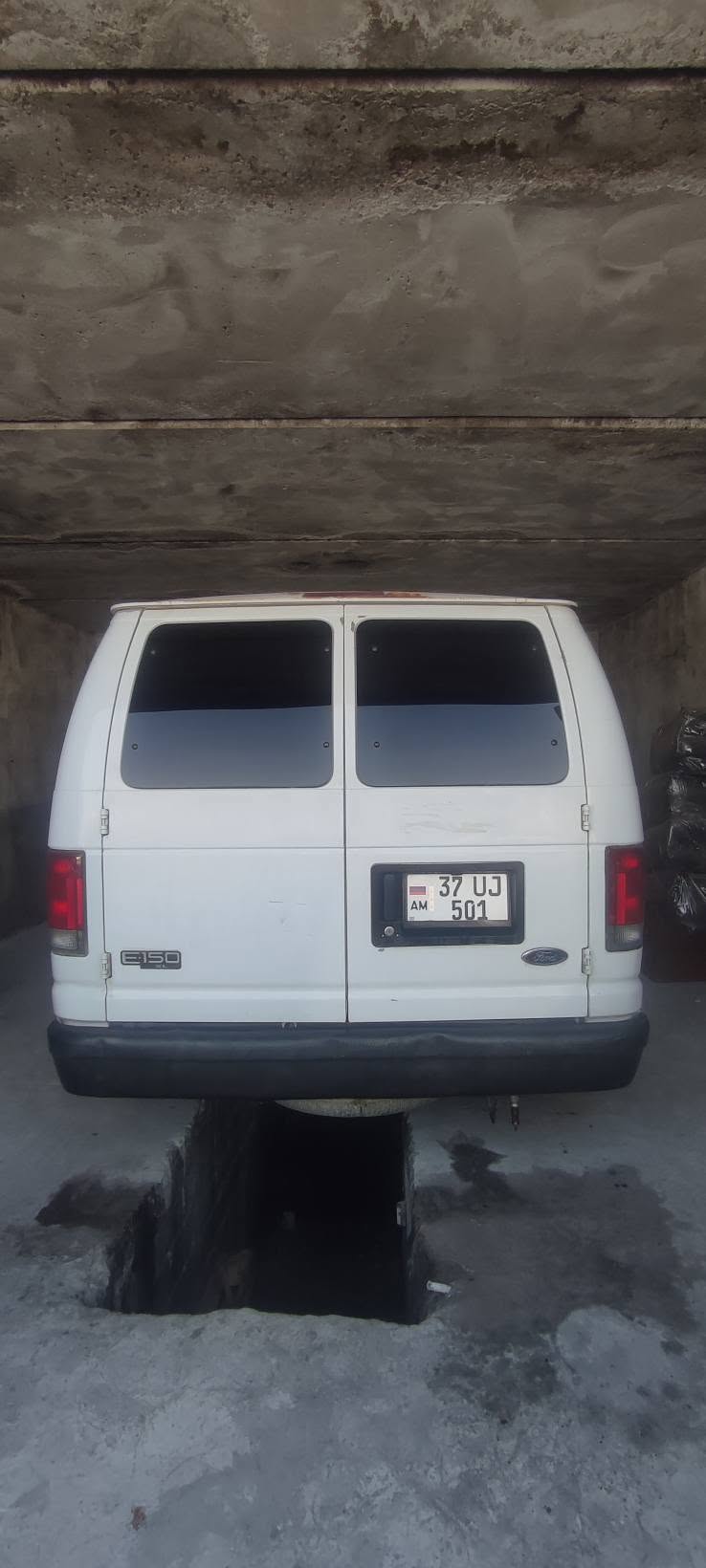 Վաճառվում է Ford Econoline 2004 թ․