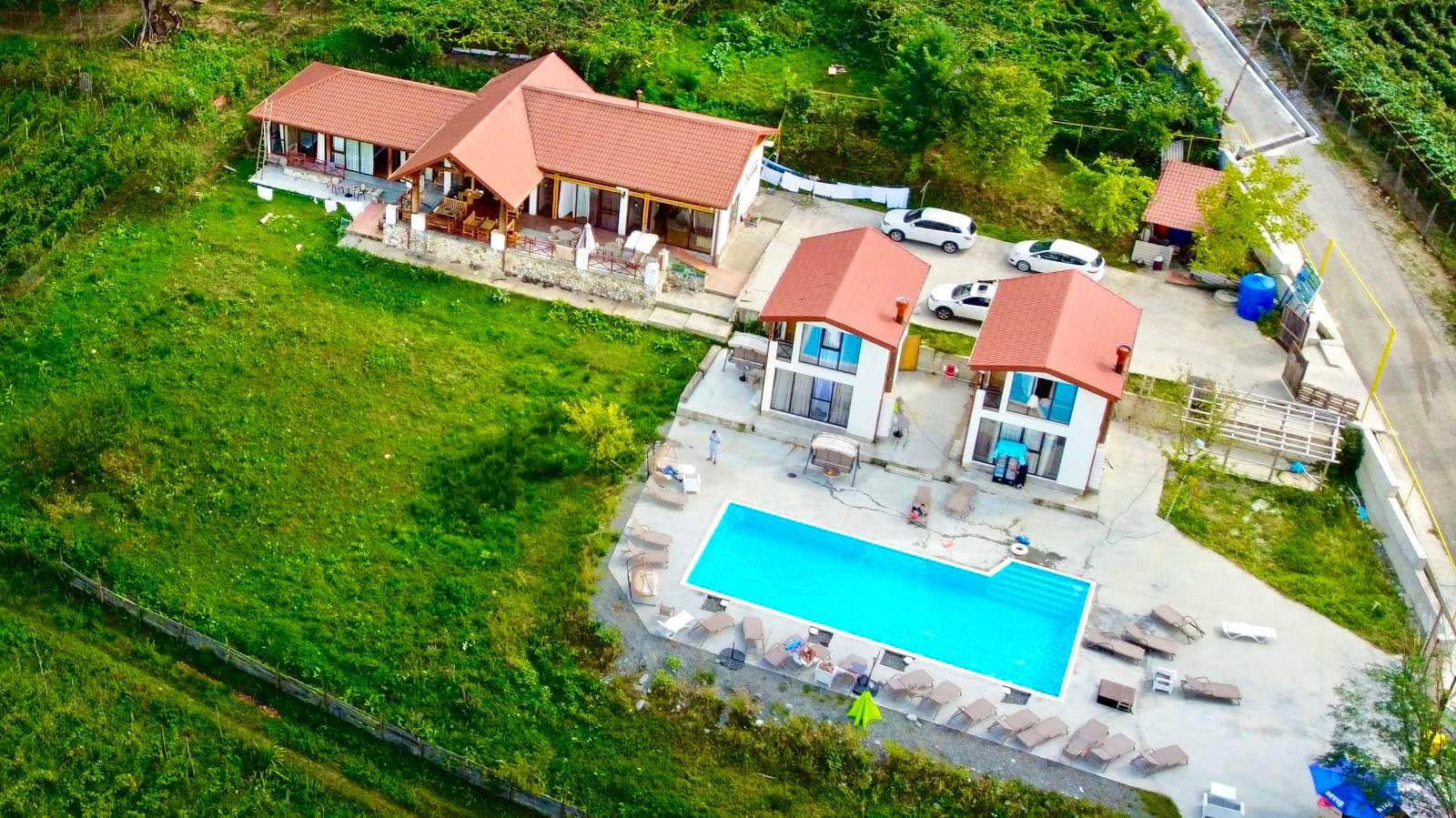 Satılır oteli Raçada‼️ 📍Ambrolauri 🛣️Mərkəzi yolun yanından