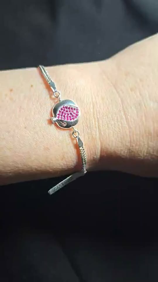 Silver bracelet with pearls