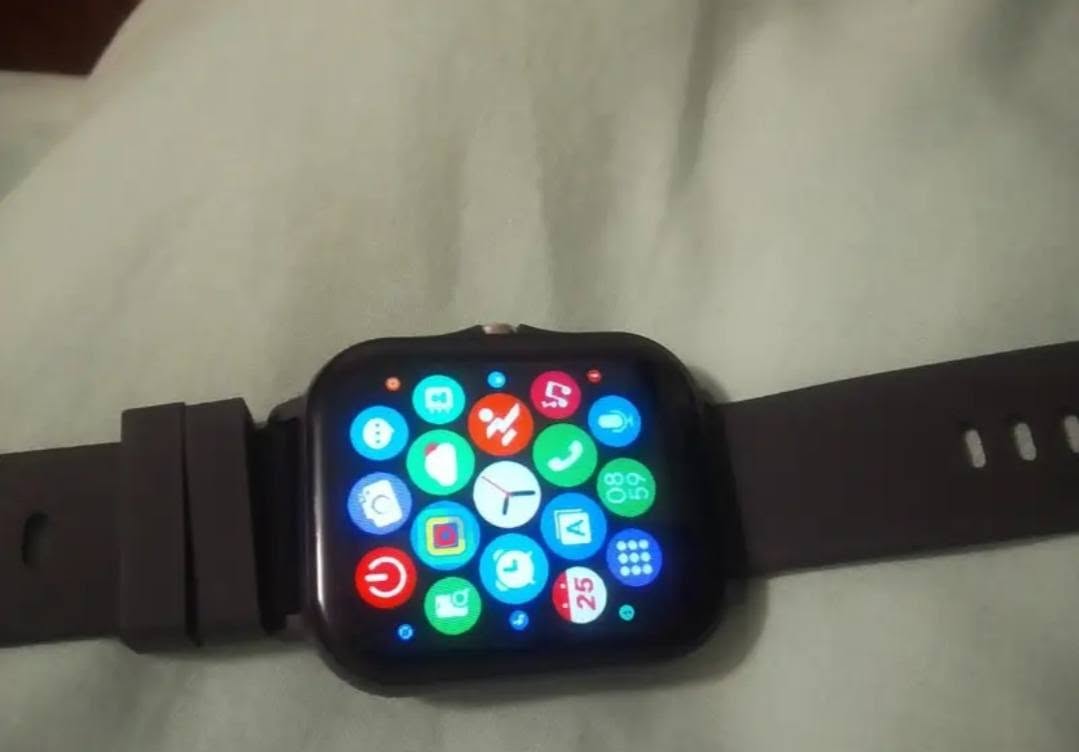 40 GEL. Sports smart watch with touch screen