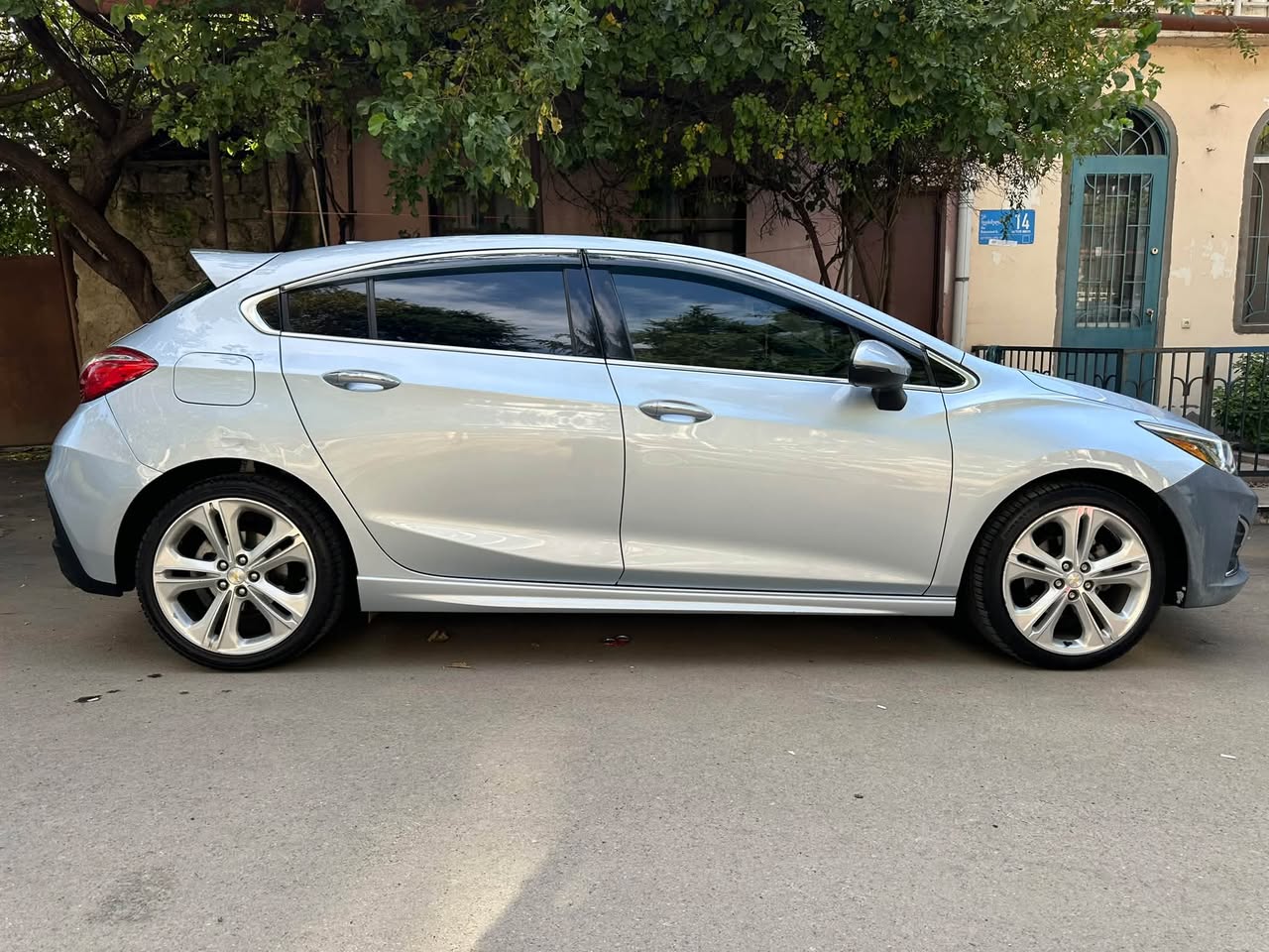 Продаётся Chevrolet Cruze Premium 2017 года