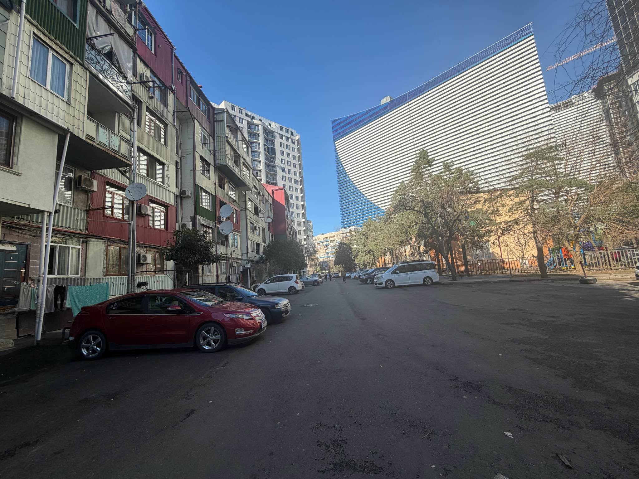 У Инасаридзе 4 номер продается напротив Ялчина — 96,000$