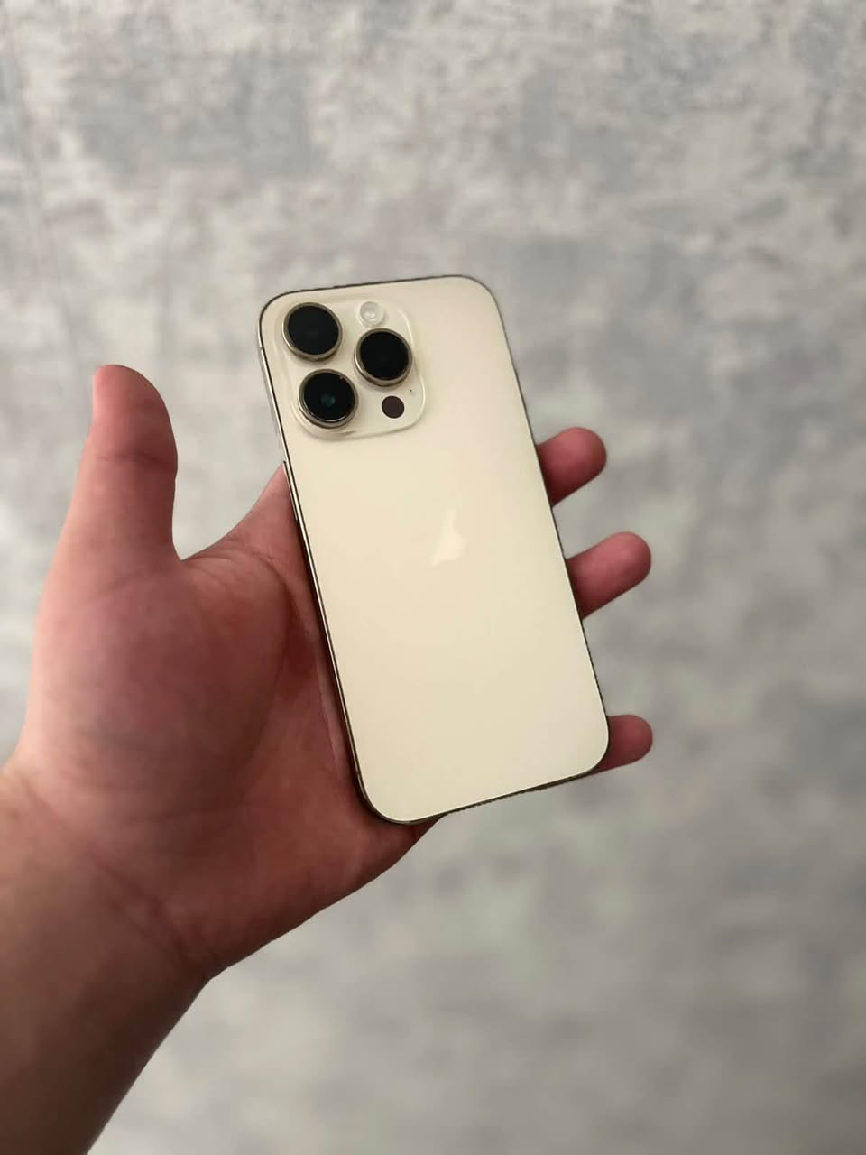 Iphone 14 pro Gold 256gb 90% — 135,000֏