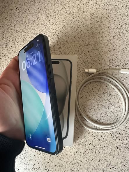 iPhone 15, 86% battery, back glass replaced