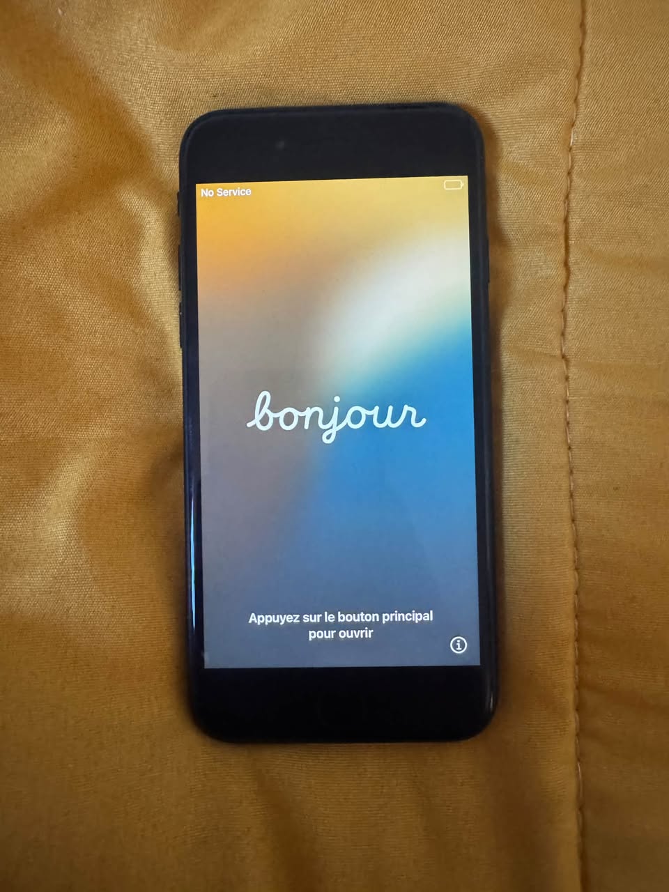 Բաթումում շտապ վաճառվում է iPhone SE 2020 սև