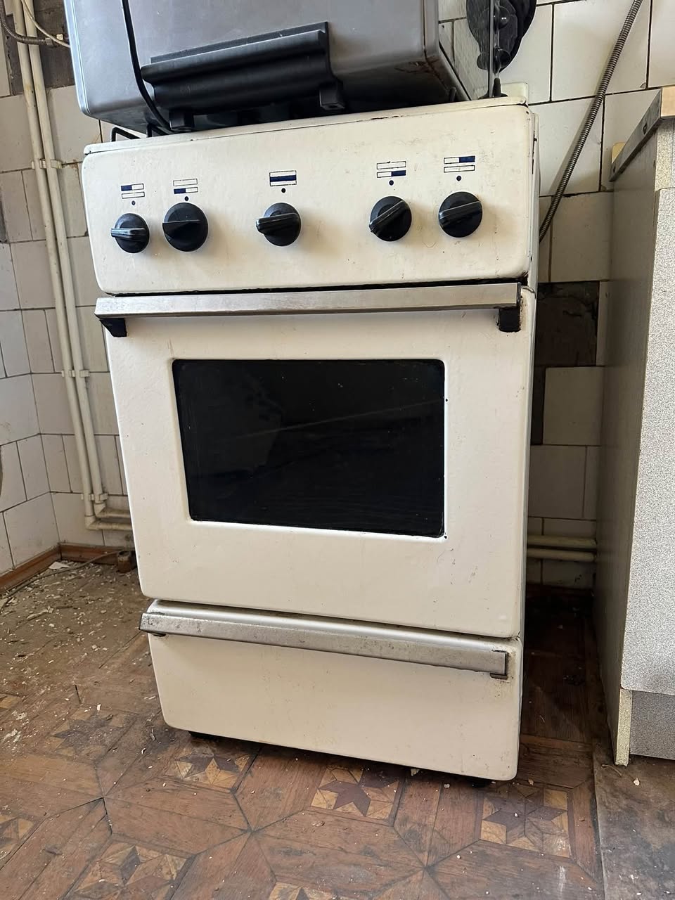 Gas stove, with oven