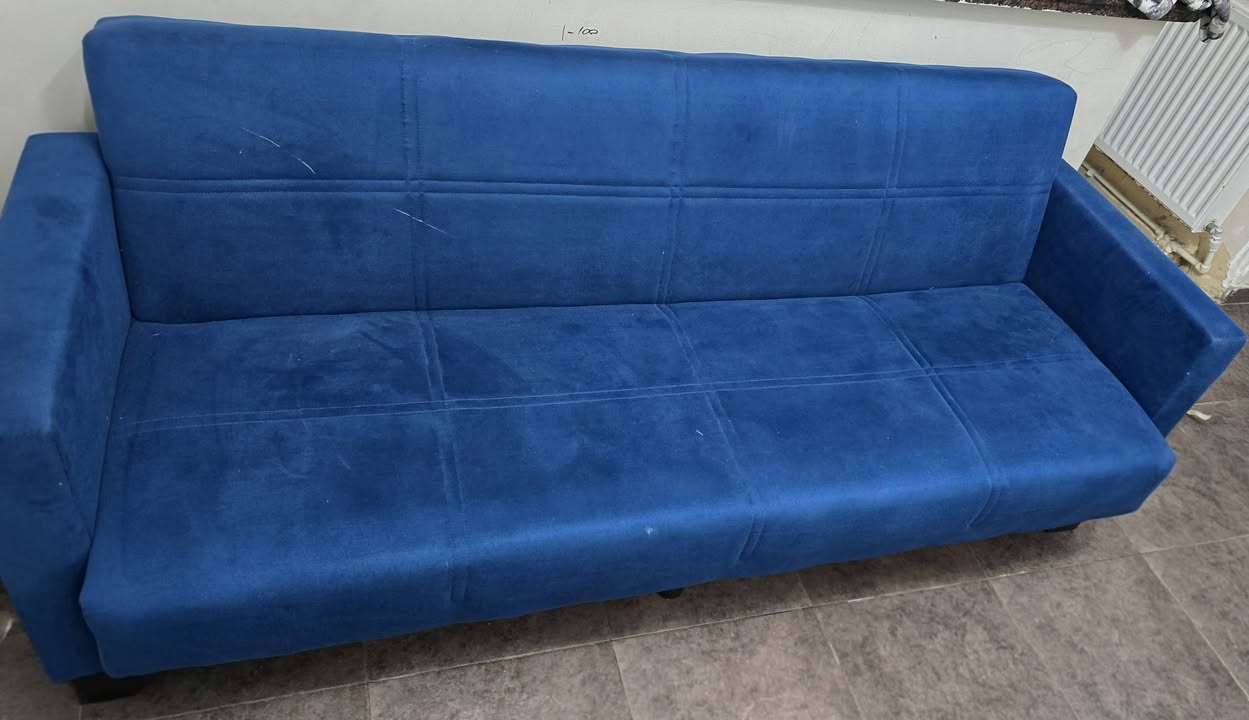 Mavi divan, təcili satılır