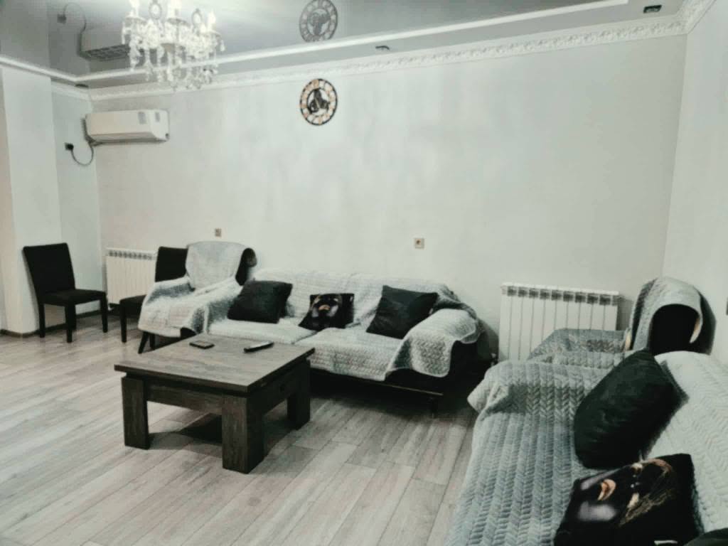 For rent on Angisa street 1, alley 6 for $600