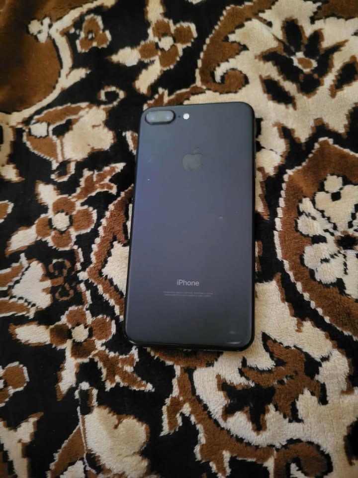 iPhone 7 Plus parts: screen and body