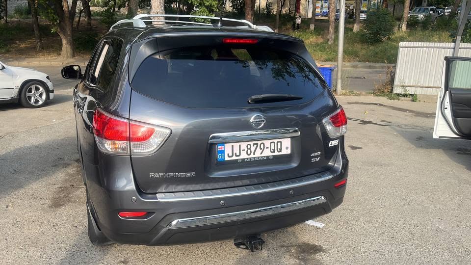 Nissan Pathfinder 2013 — 4,300$