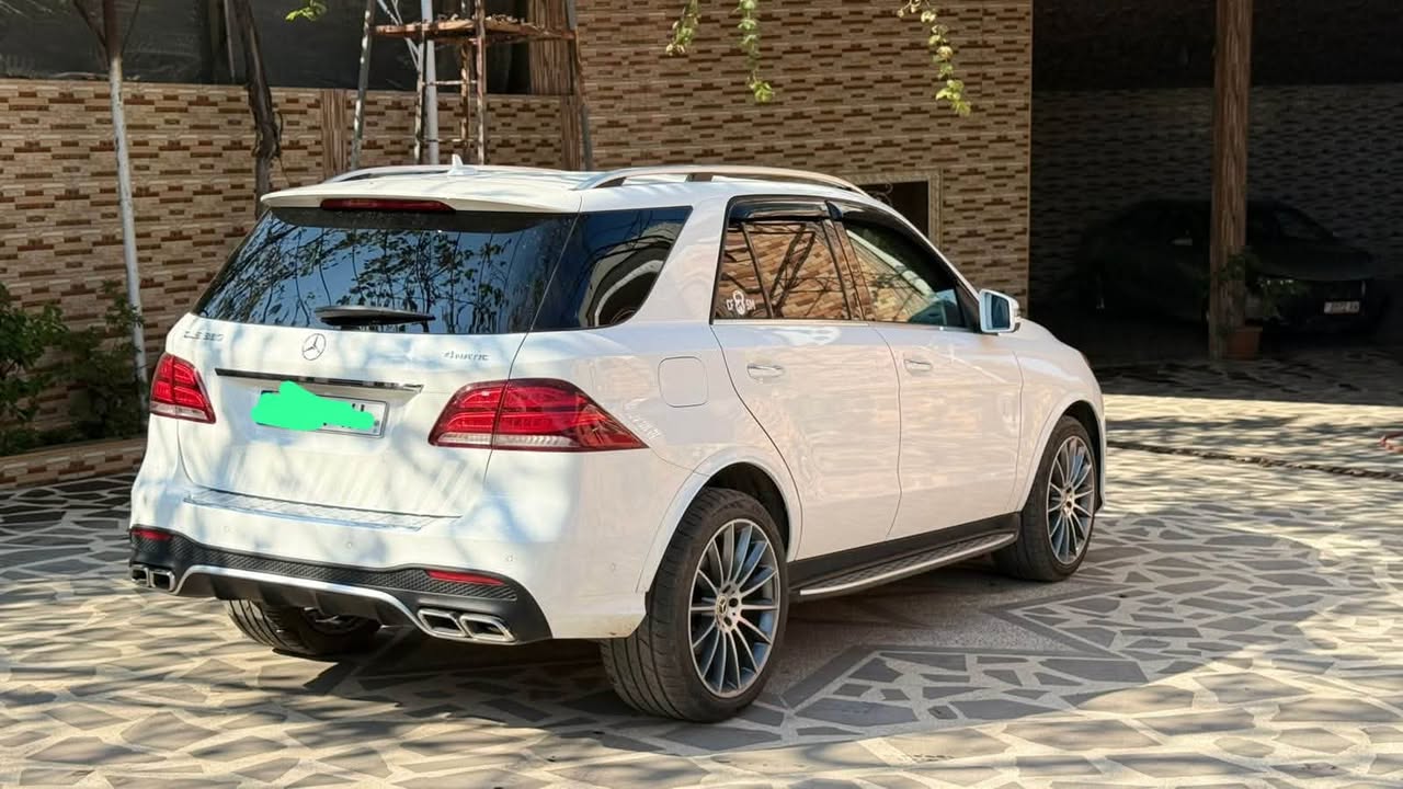 Автомобиль 2018 — 23 000 долларов