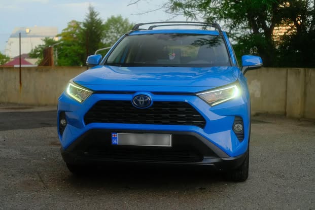 For sale Toyota RAV4 Hybrid 2019 — $18,800