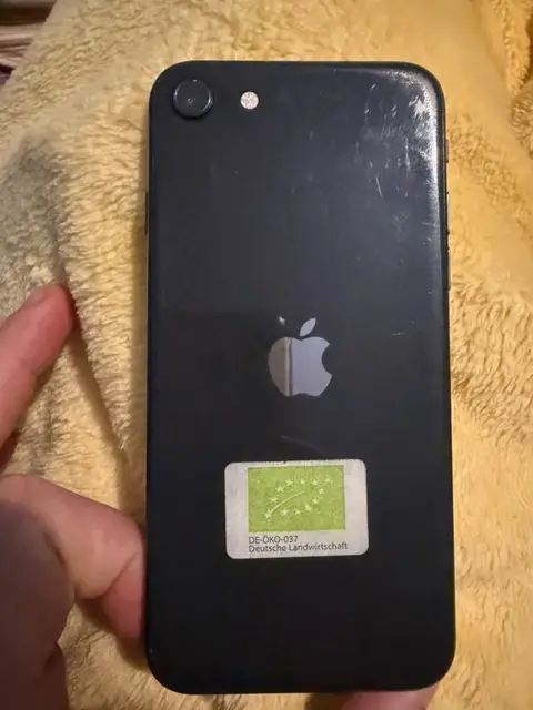 iPhone SE, 85% battery