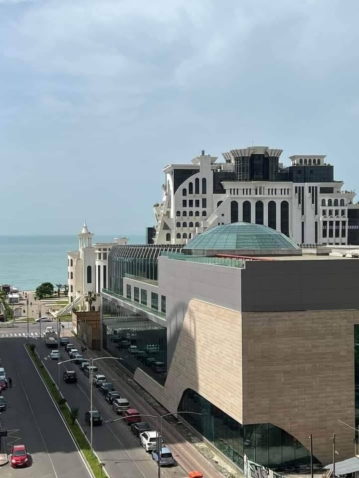 Kobaladze 4, 33 square meters, premium class building, — 350$
