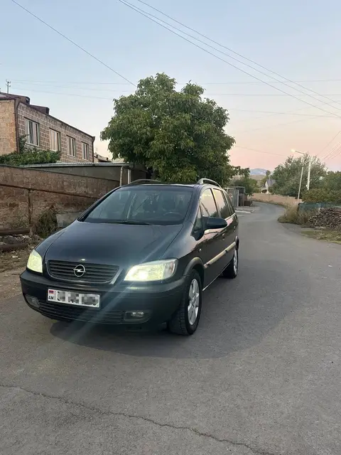 Opel Zafira 2001 — 5,100$